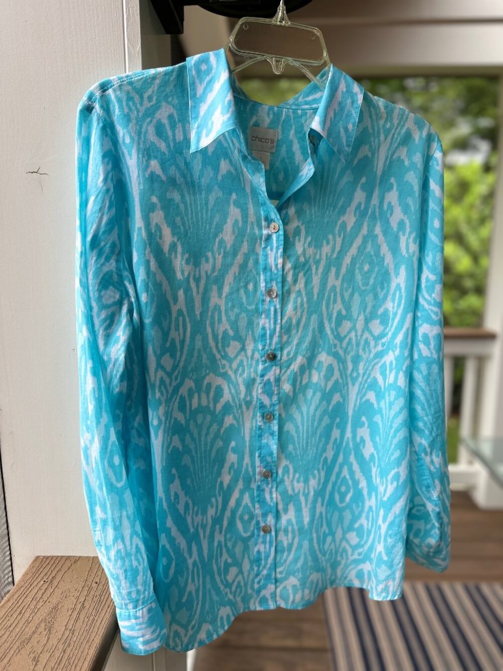 Chico's Ikat Aqua White Lightweight 100% Cotton Button Down Shirt Blouse Sz 8/10